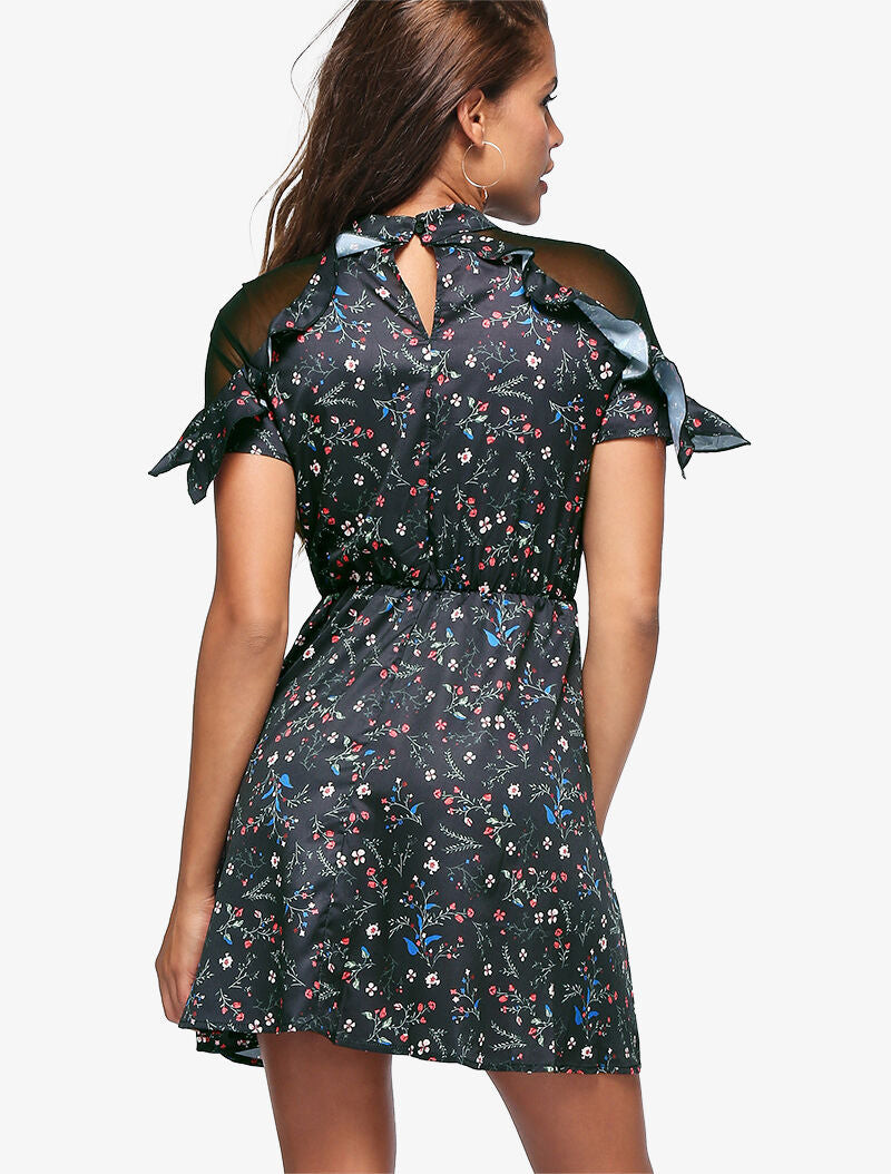 Robe fleurie à épaules ajourées - noir - 4