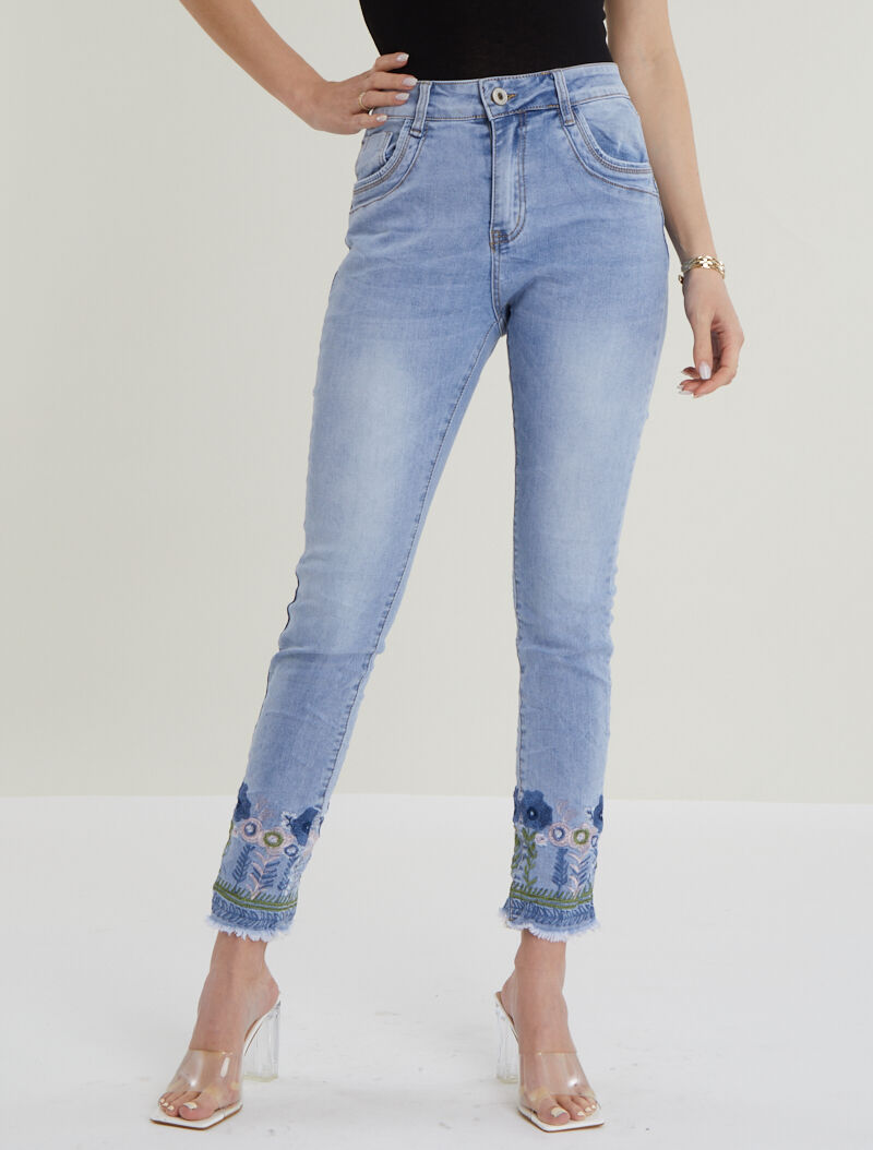 Jean effet froissé à fleurs brodées - bleu denim - 5