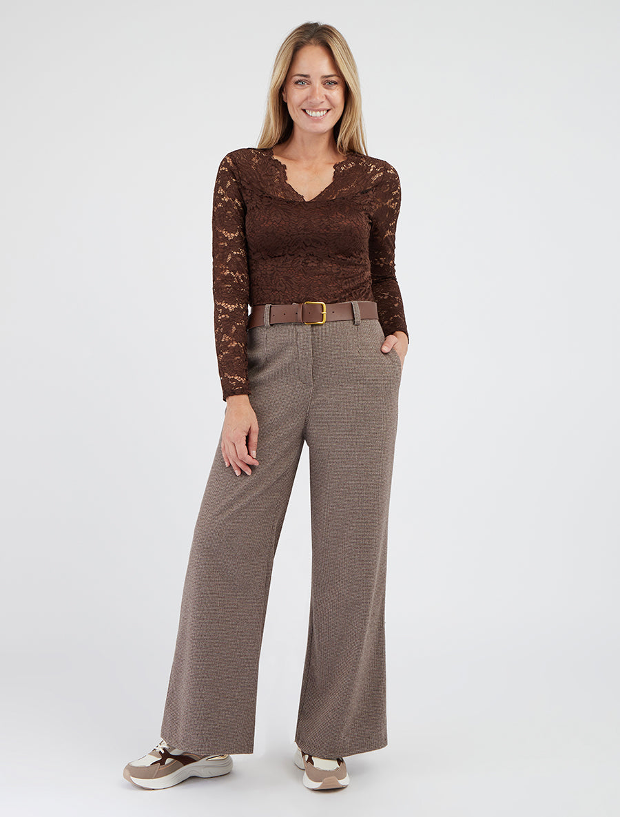Look Adonia