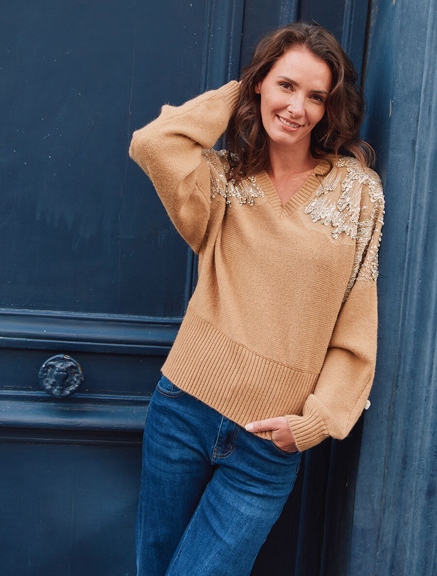 Pull uni à empiècement strass et perles aux épaules - Camel - 4