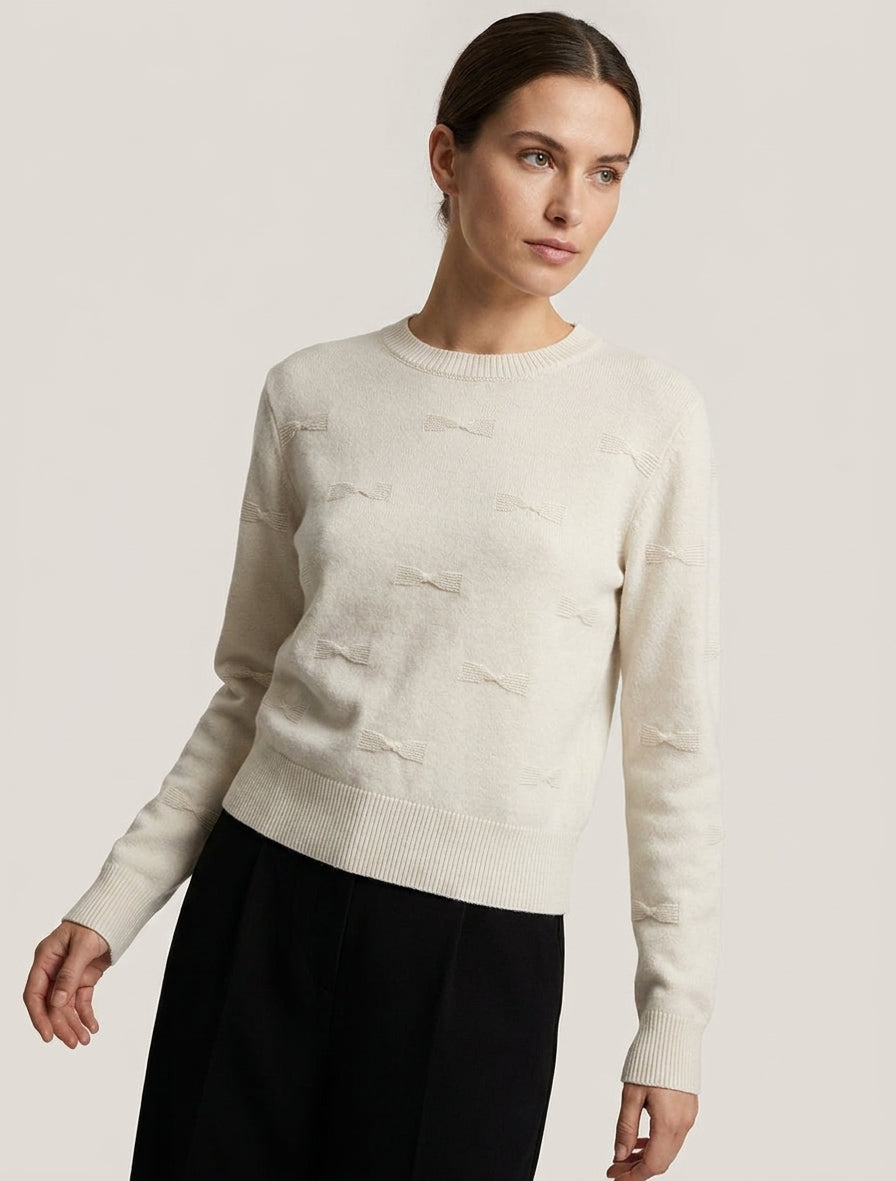 Rechte trui met ronde hals en strikmotief. - Ecru