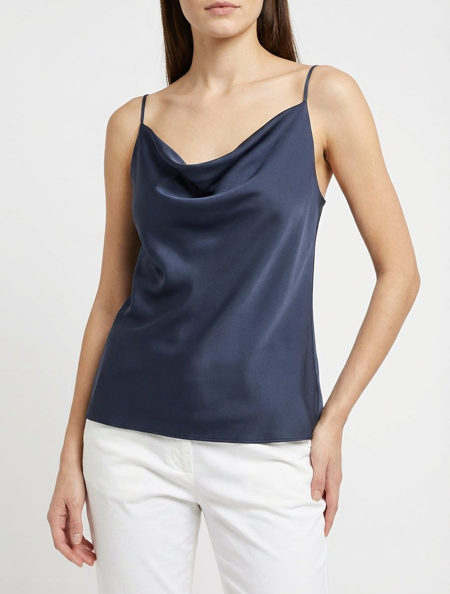 Satijnen hemd met watervalhals. - Marine