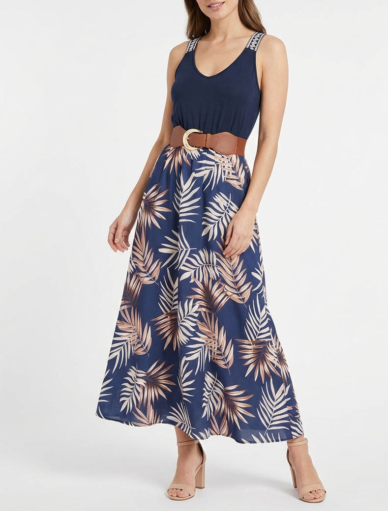 Lange jurk met bladeraandruk. - Kameel