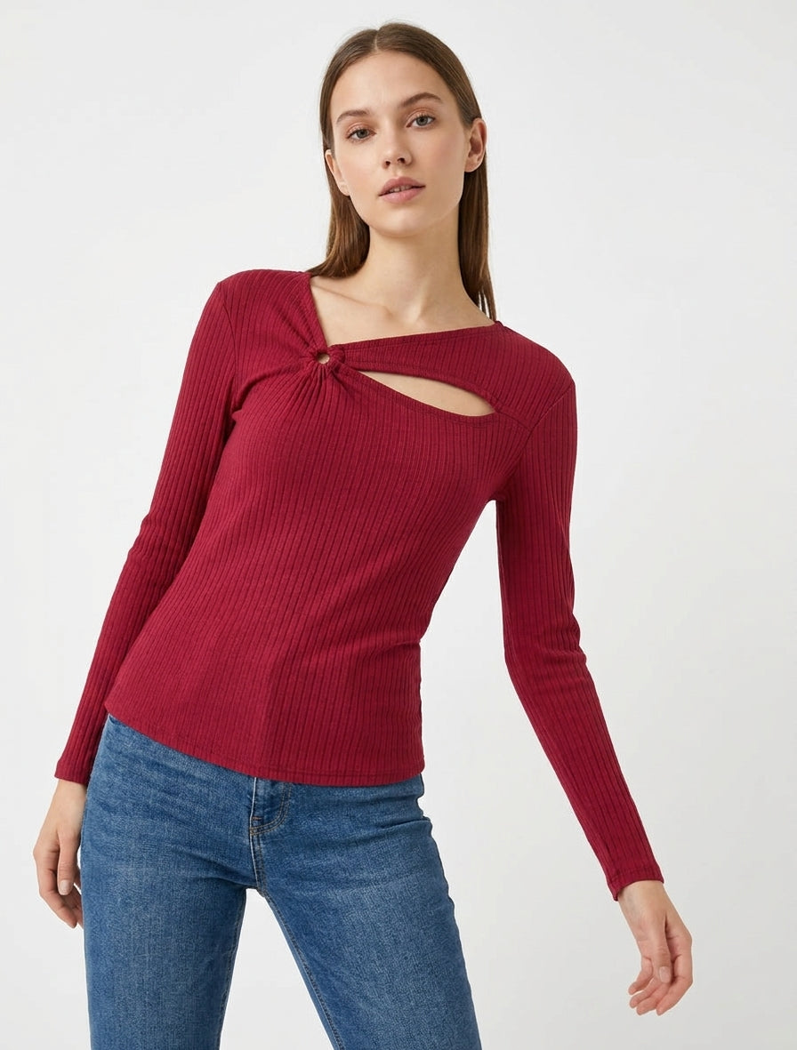 Pull côtelé à col asymétrique ajouré - Rouge