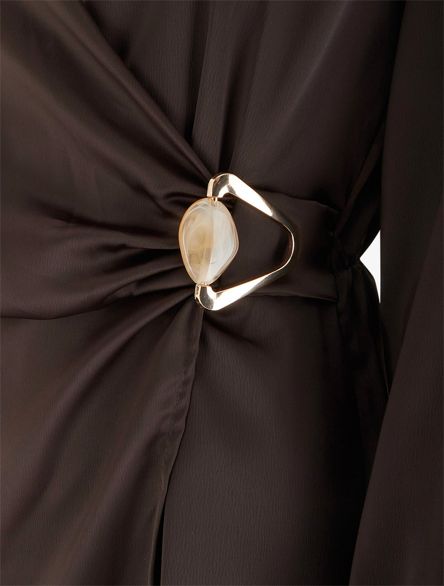 Robe portefeuille satinée à manches longues et bijou - Marron - 3