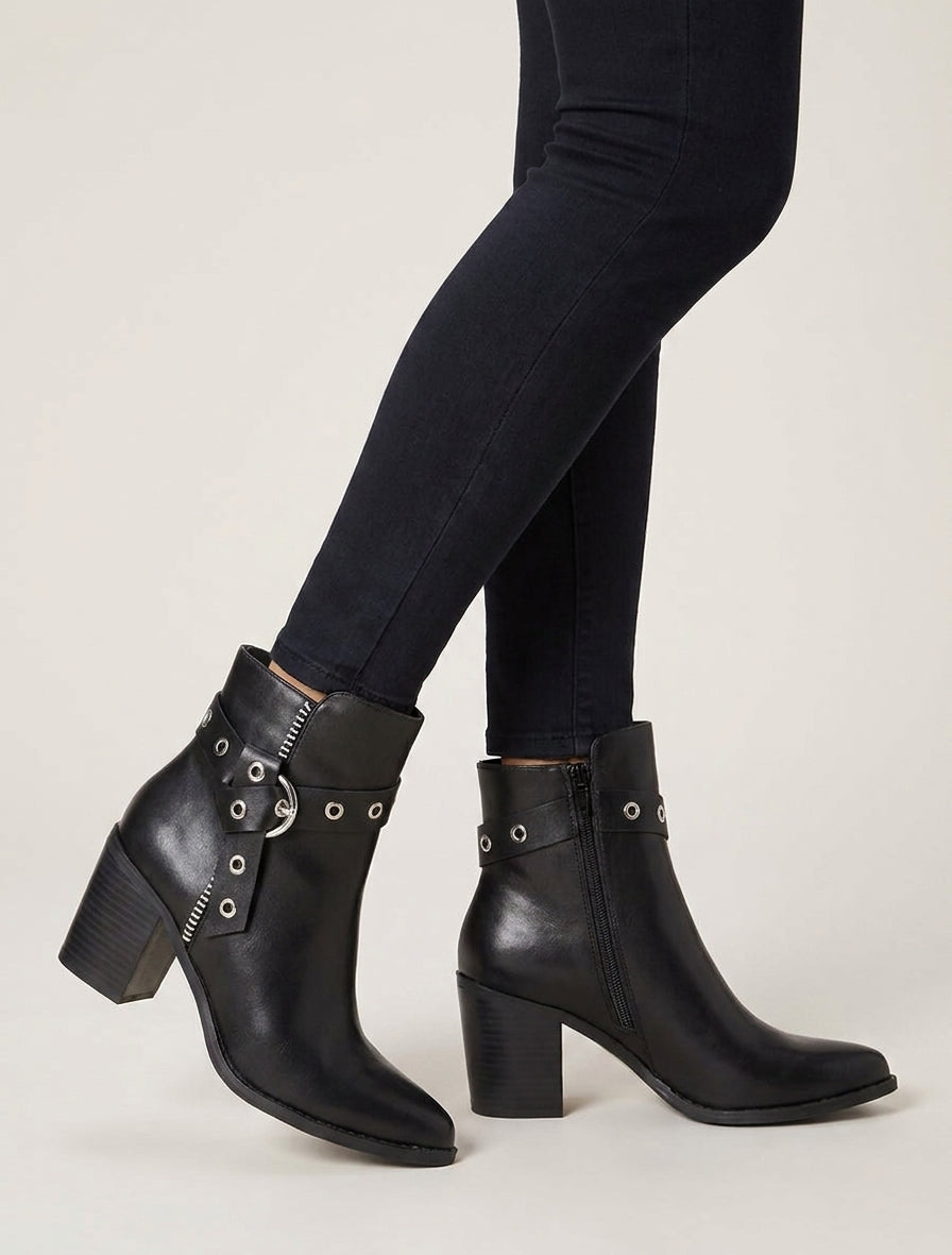 Bottines sanglées à bouts pointus - Noir