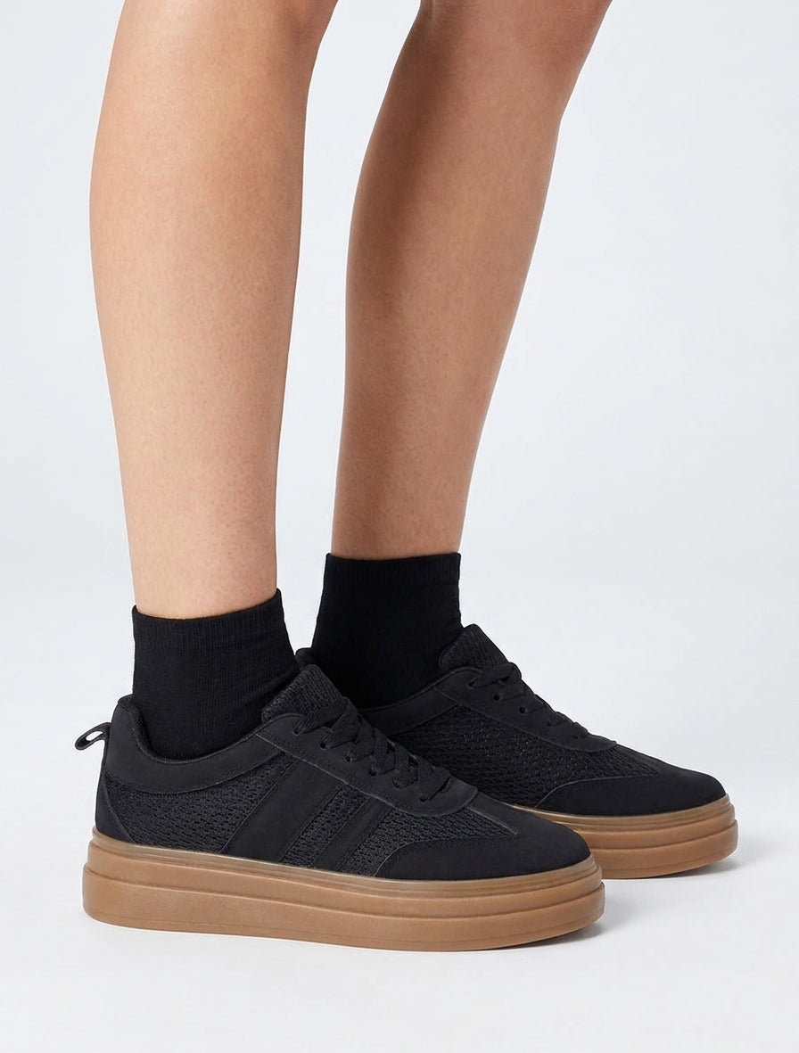 Sneakers met mesh inzetstuk en nubuck effect - Zwart