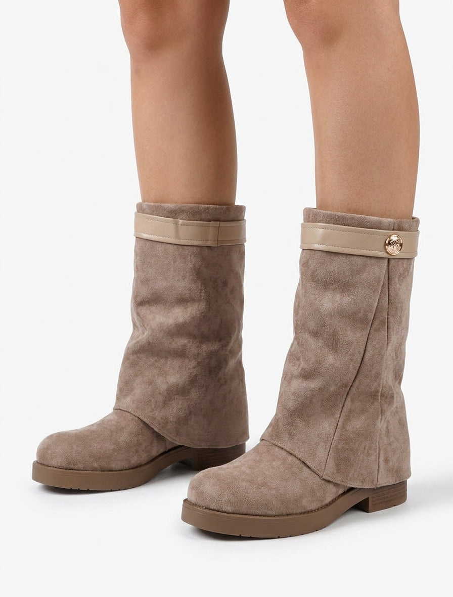 Bottines renversées en suédine à bijou décoratif - Taupe