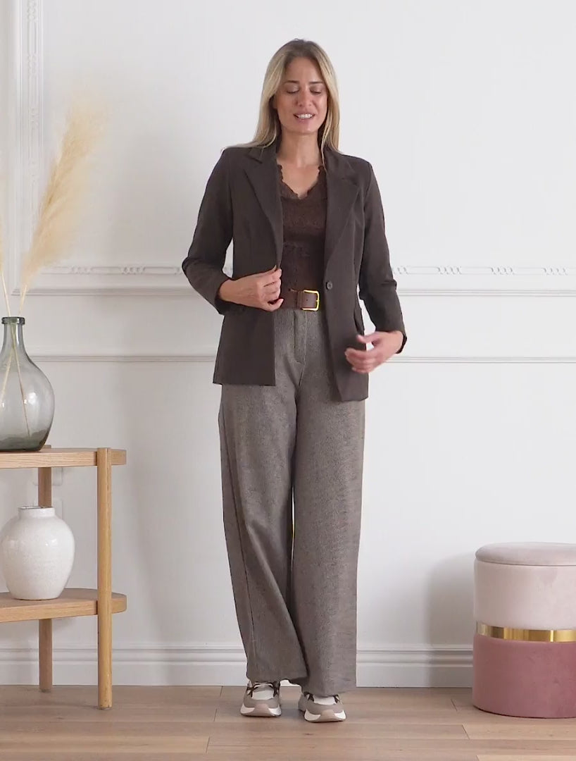 Look Adonia