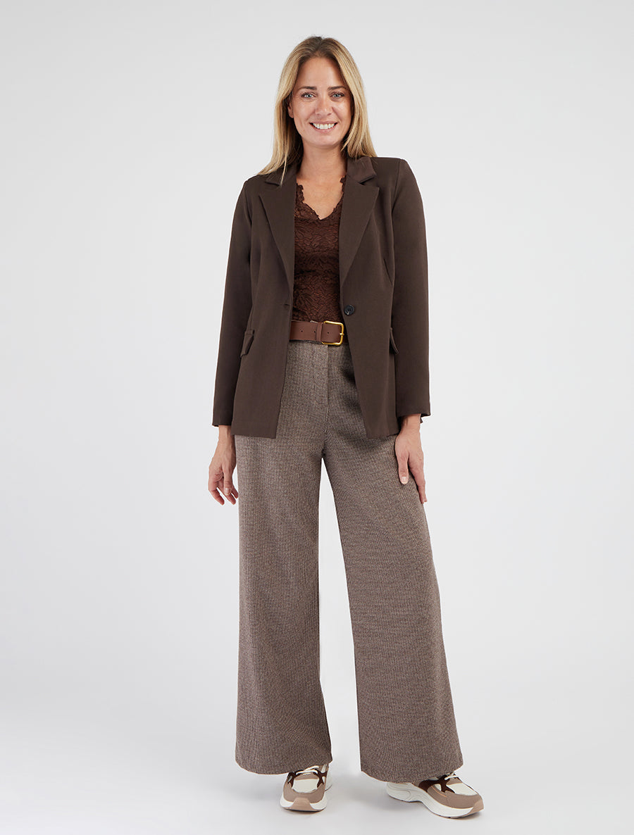 Look Adonia