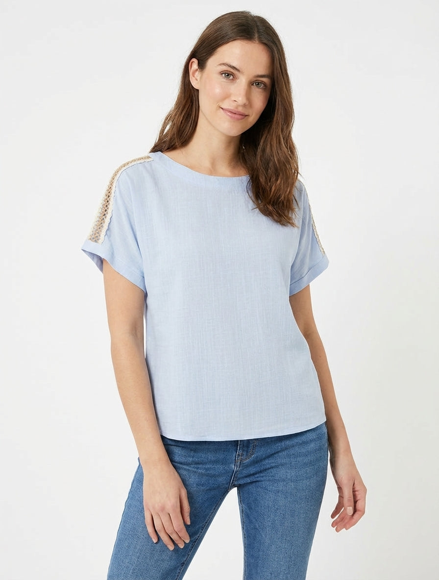 Top manches courtes à broderies ajourés - Bleu ciel