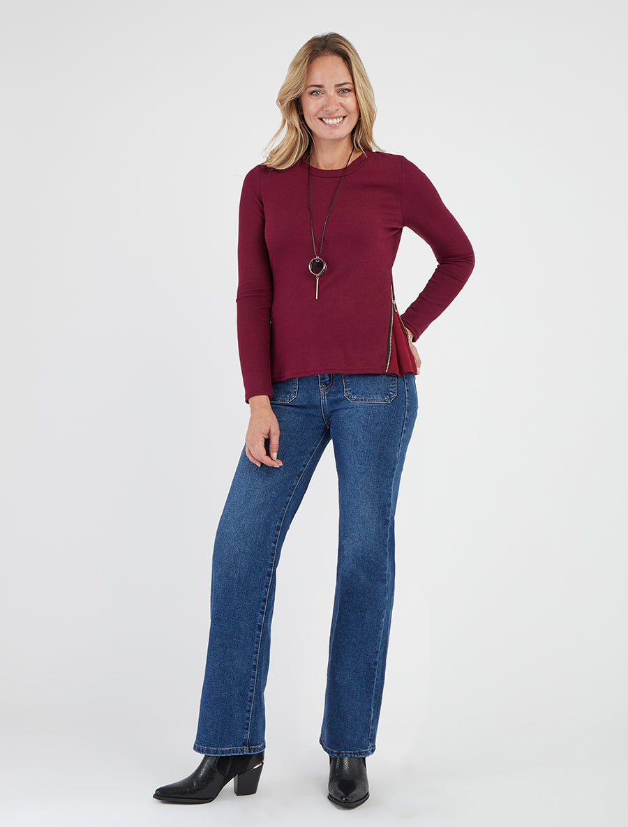 Fijne trui met ritsen aan de zijkanten. - Wijnrood