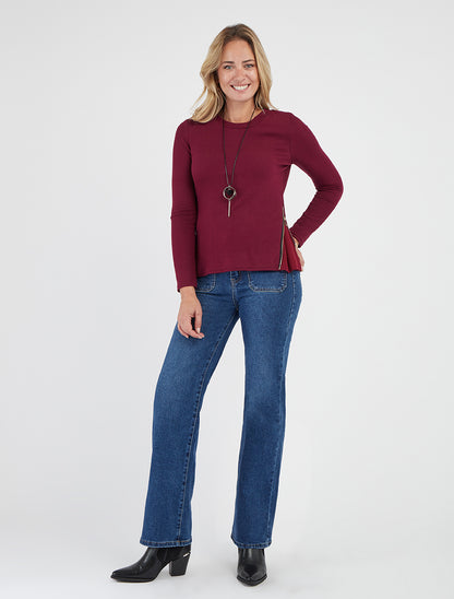 Fijne trui met ritsen aan de zijkanten. - Wijnrood