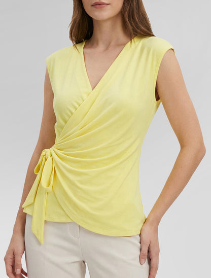 Mouwloze top met overslagkraag. - Geel