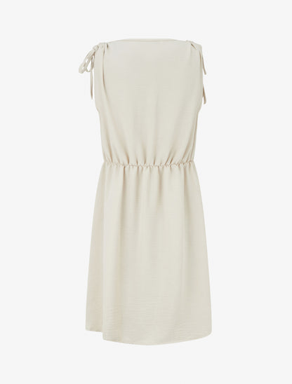 Robe unie à empiècement bijou à la taille - Beige - 2