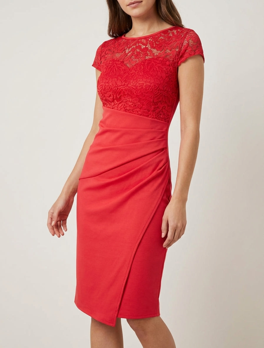 Nauwsluitende jurk met kant en draperie - Rood