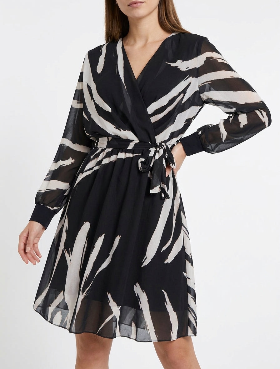 Uitlopende jurk met abstracte print - Zwart