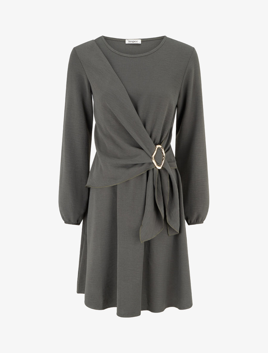 Robe évasée manches longues à pan drapé et bijou - Kaki - 1
