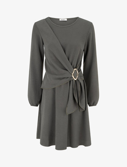 Robe évasée manches longues à pan drapé et bijou - Kaki - 1