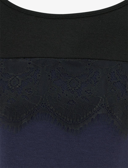 Pull bicolore à empiècment dentelle - Marine - 3