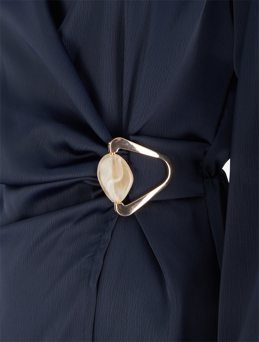 Robe portefeuille satinée à manches longues et bijou - Marine - 3