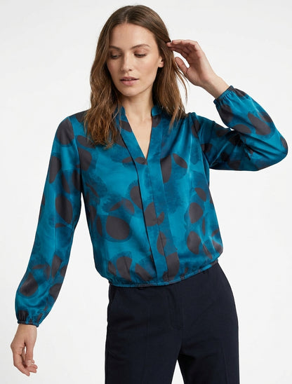 Satijnen top met V-hals en fantasieprint - Eendenblauw