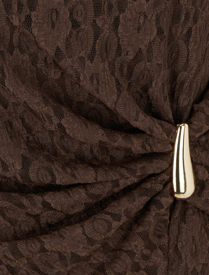 Top en dentelle à effet drapé et bijou métal - Marron - 3