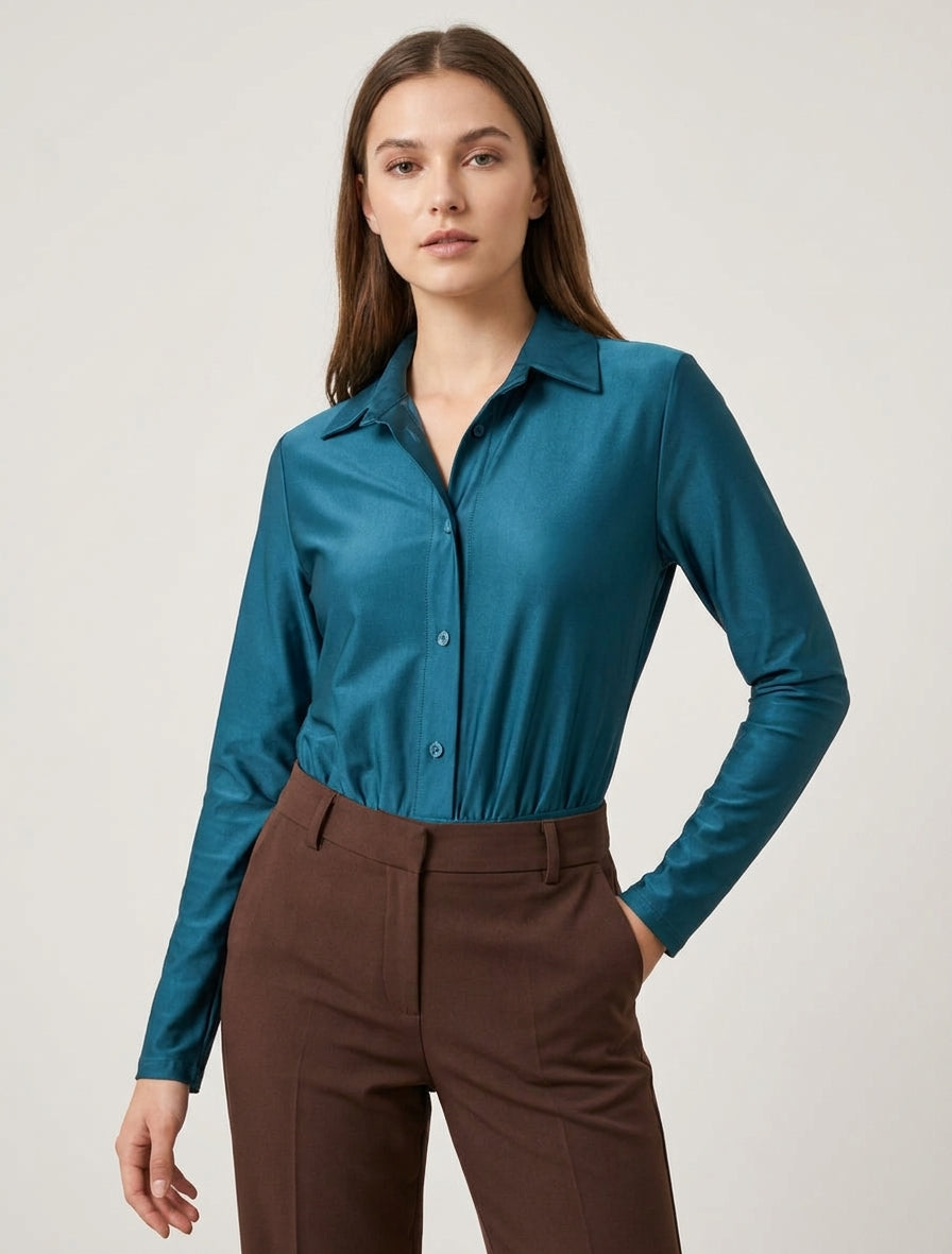 Satijnen body in overhemdstijl - Eendenblauw