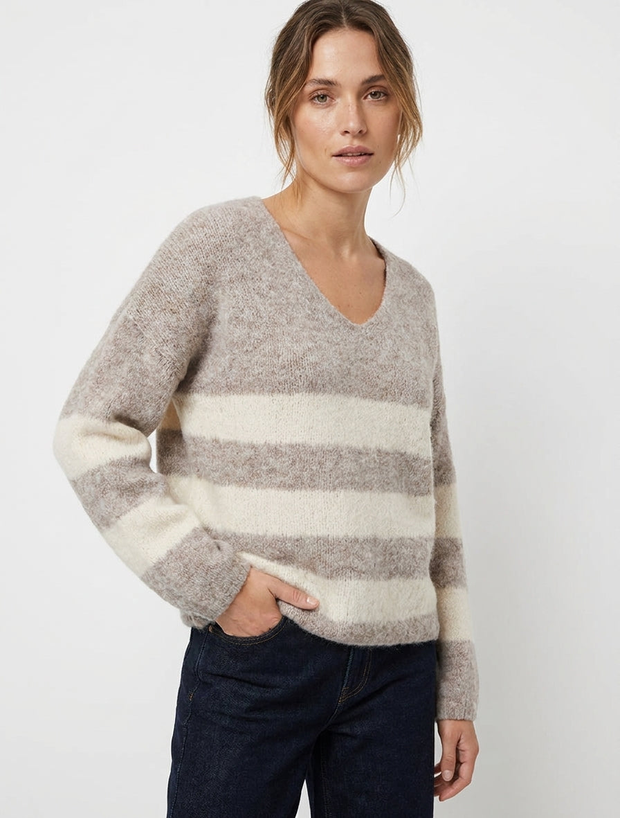 Pull à rayures en laine mélangée à col V - Taupe