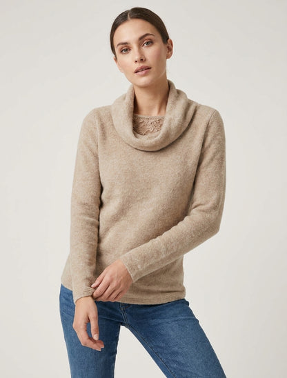 Fluffy trui met watervalhals en kanten inzetstuk - Beige