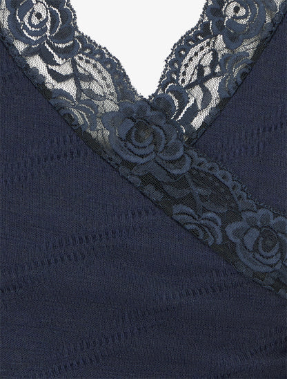 Pull fin à col V en dentelle - Marine - 3