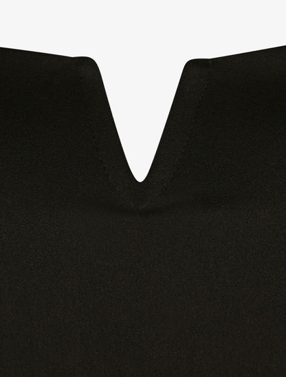 Robe courte coupe patineuse à buste fendu - Noir - 4