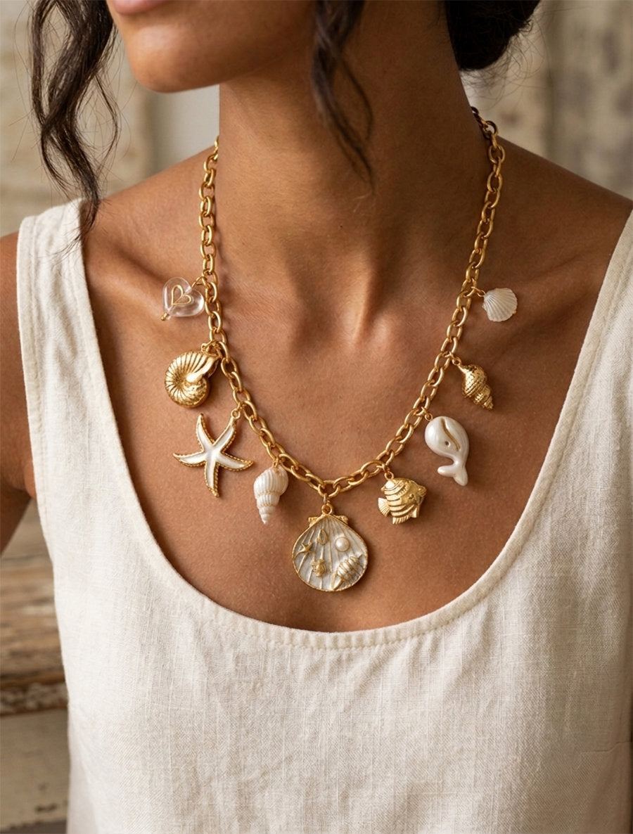 Collier fantaisie à motif marins et coeur - Beige