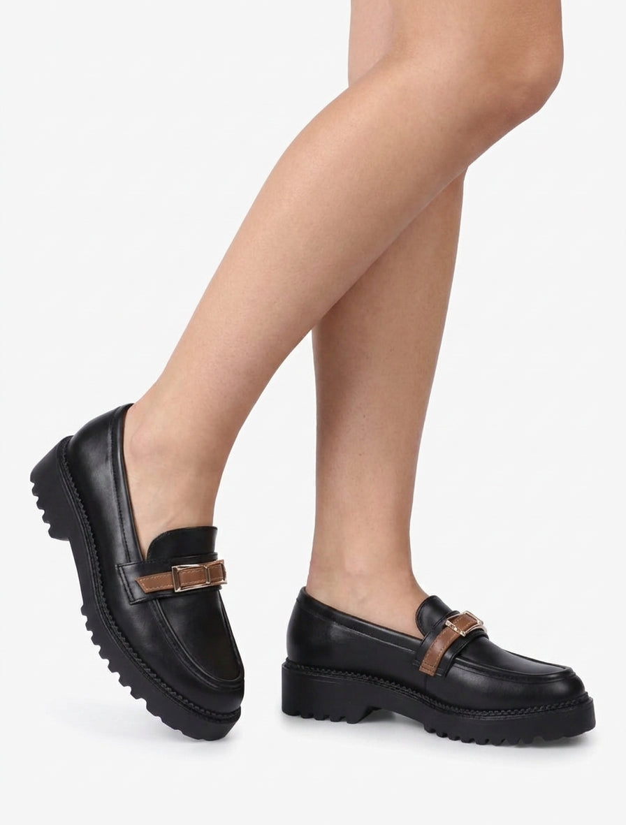 Loafers met gegroefde zool en metalen gesp - Zwart