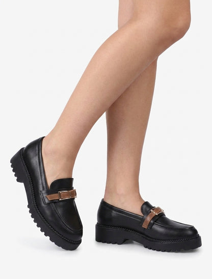 Loafers met gegroefde zool en metalen gesp - Zwart