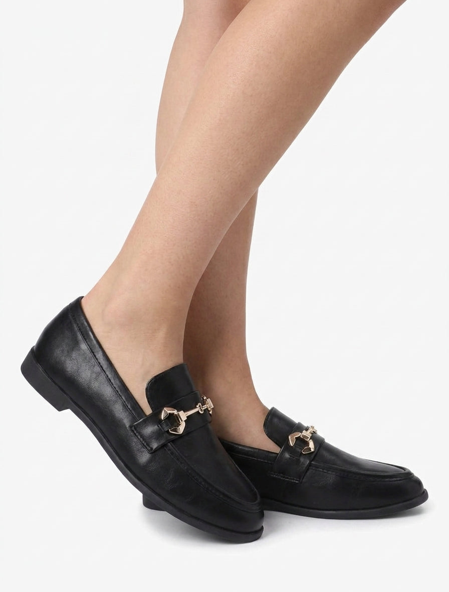 Loafers van imitatieleer met gestileerde gesp - Zwart