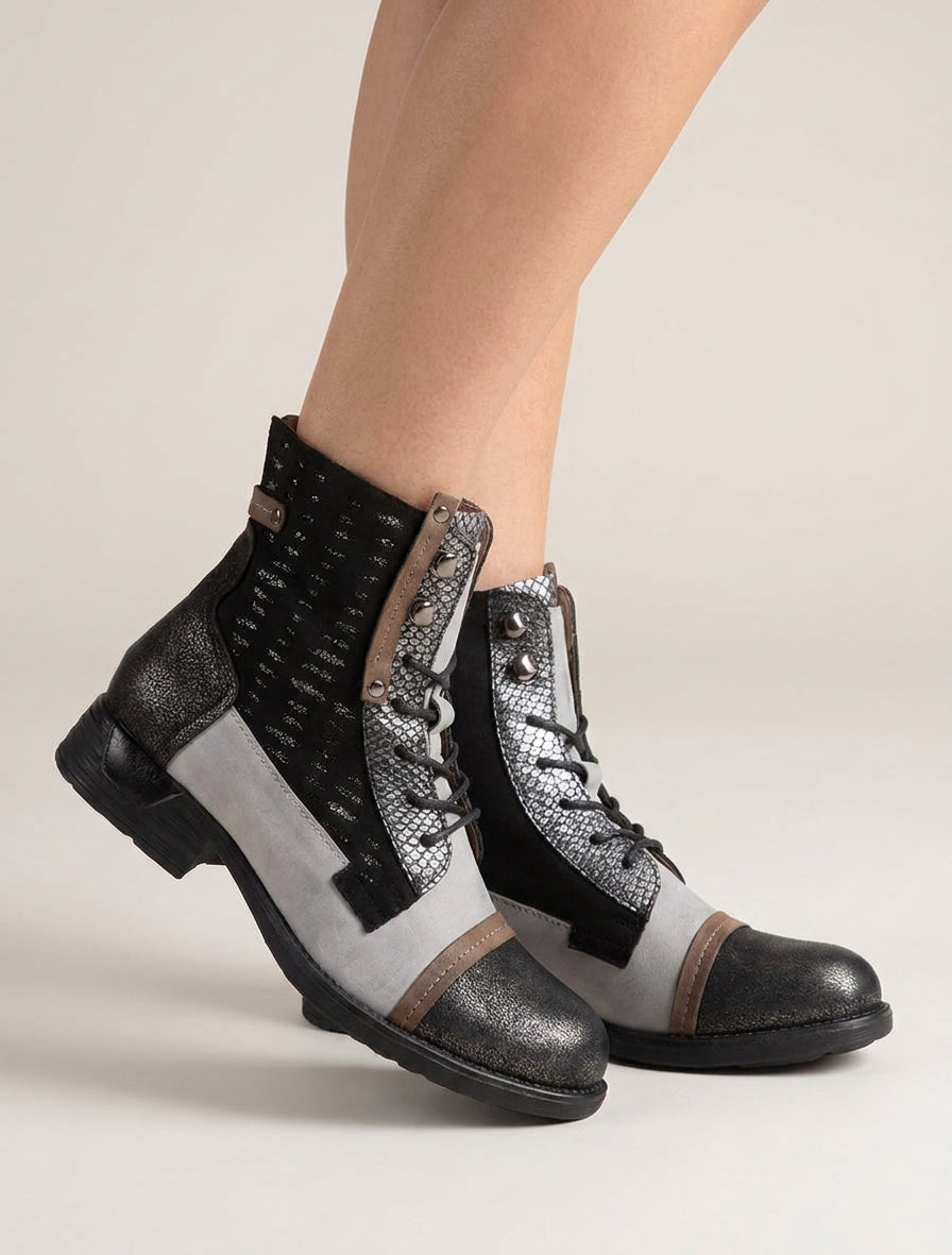 Iridescent veterlaarsjes met perforaties - Zwart
