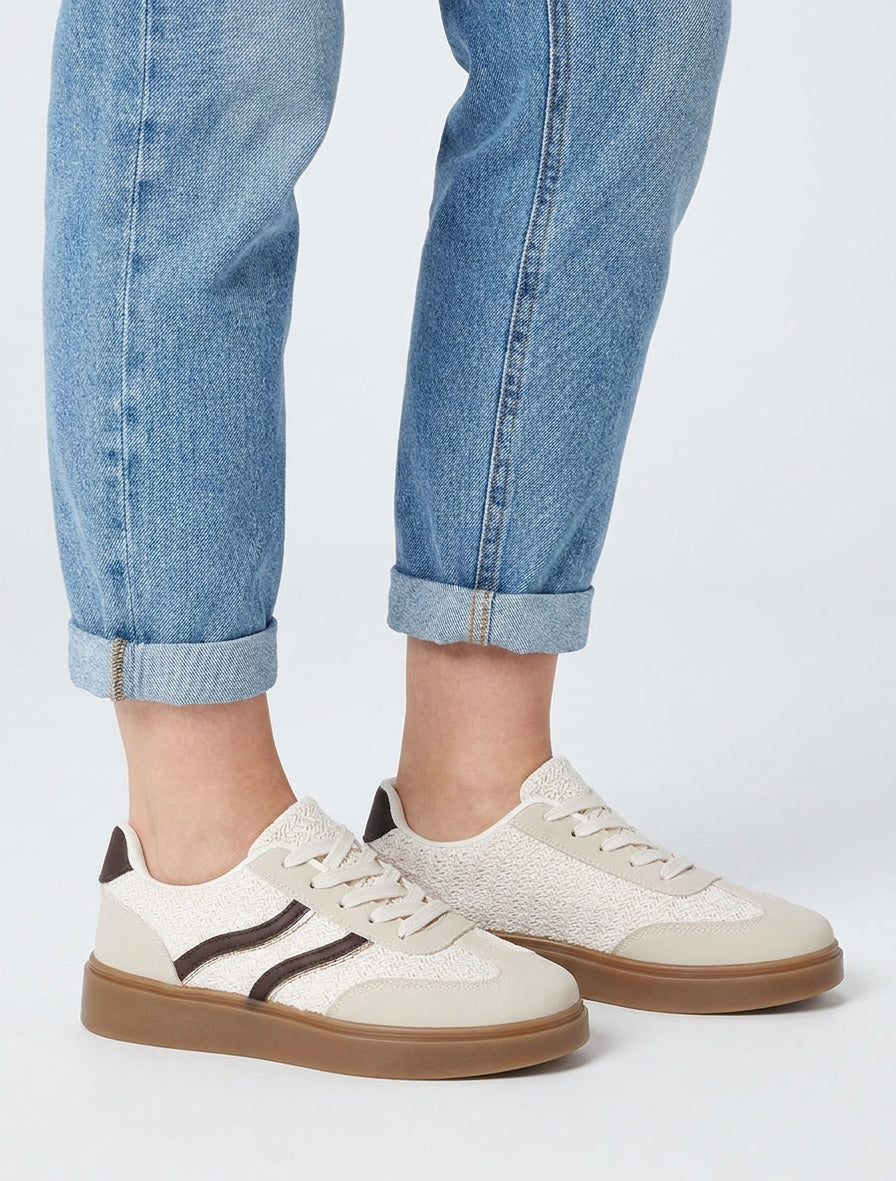 Gehaakte sneakers met contrasterende strepen - Beige