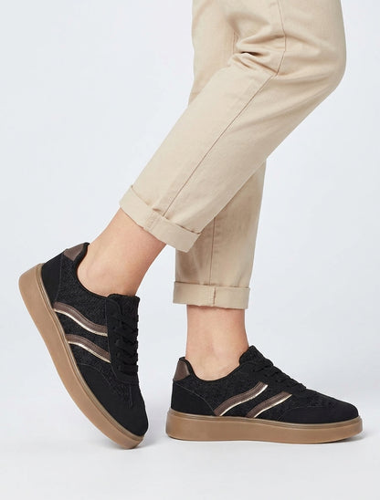 Gehaakte sneakers met contrasterende strepen - Zwart