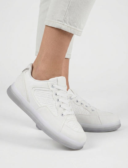 Baskets suédine et simili motif grec en relief - Blanc