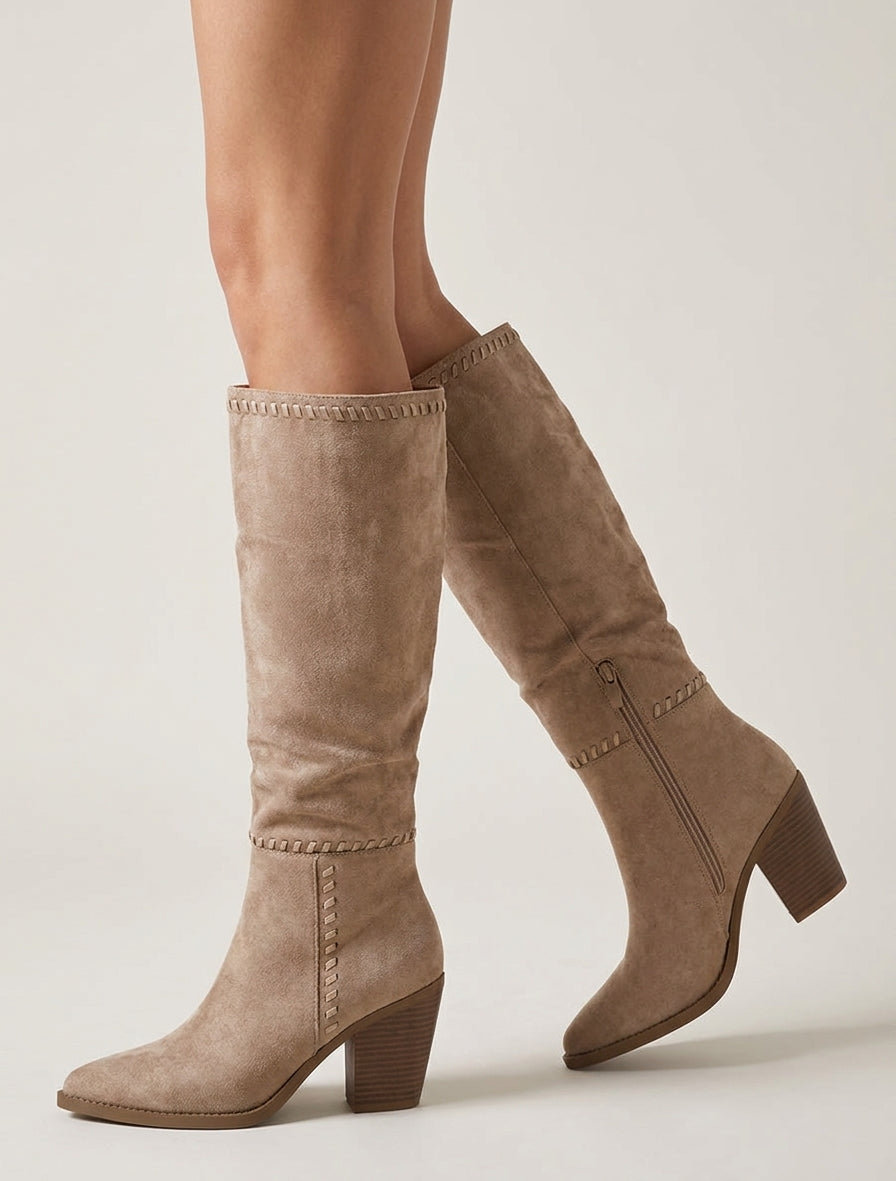 Bottes en suédine et bouts pointus - Taupe