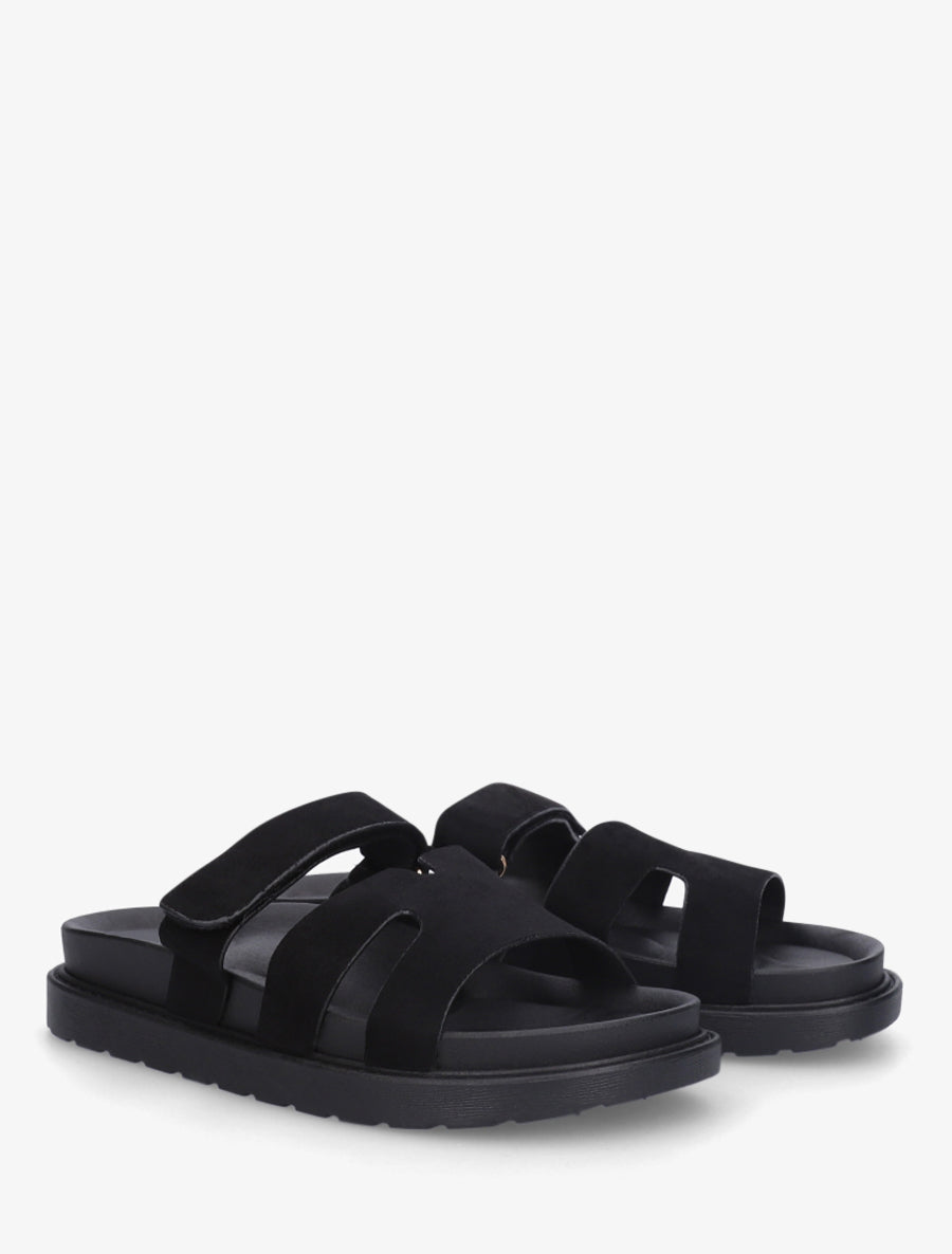 Suède sandalen met klittenband. - Zwart