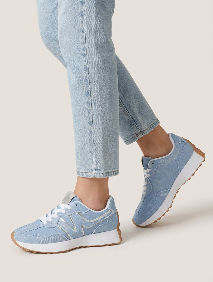 Spijkerstoffen sneakers met iriserend detail - Lichtblauw