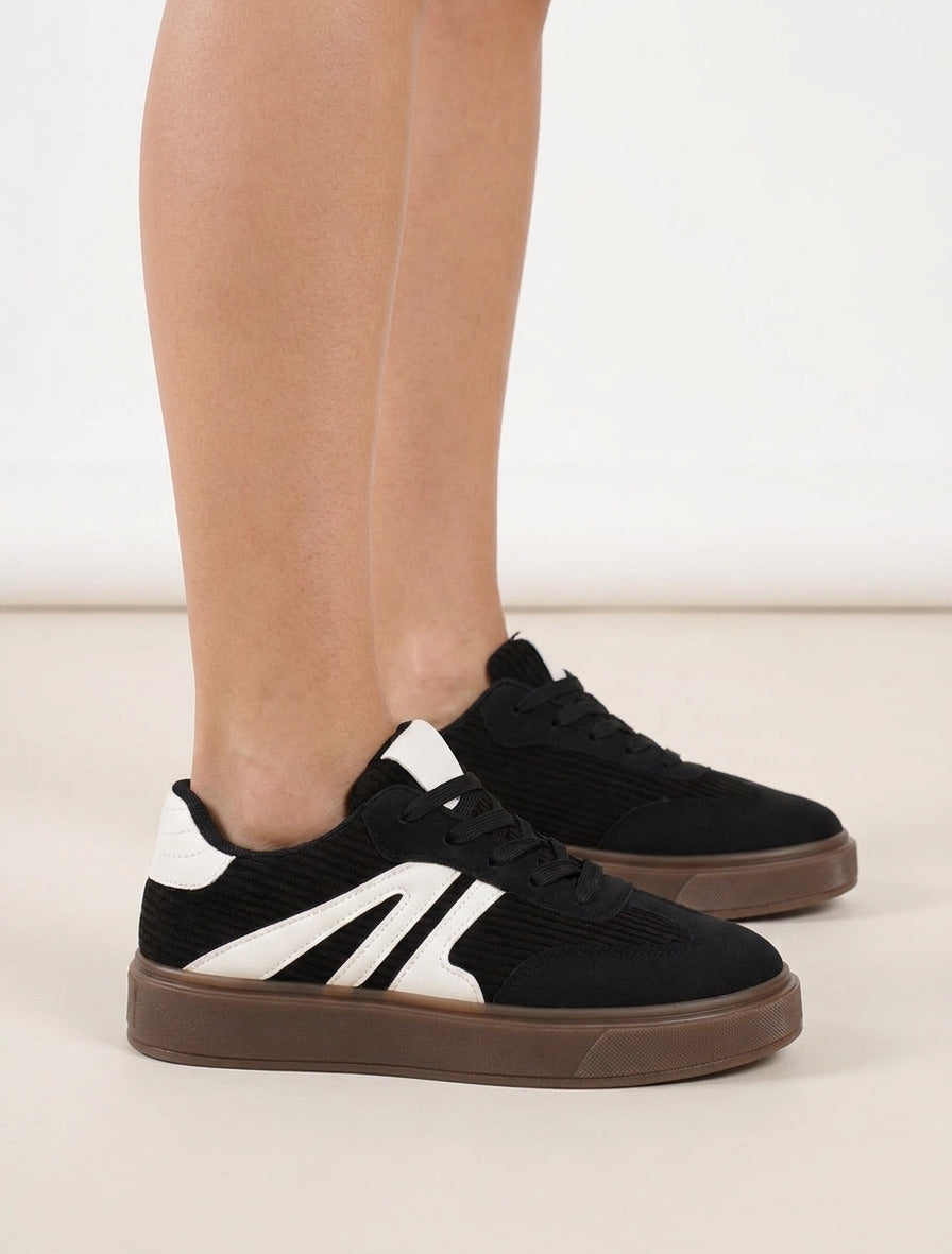 Sneakers à empiècement tissu et bandes contrastantes - Noir