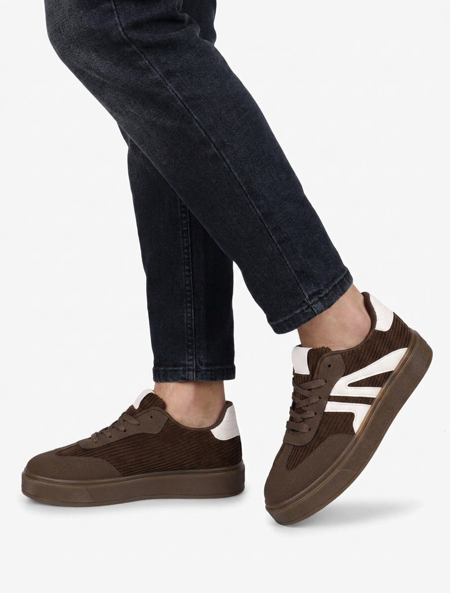 Sneakers à empiècement tissu et bandes contrastantes - Marron