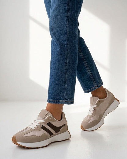 Sneakers van nubuck-effect met contrasterende strepen - Beige