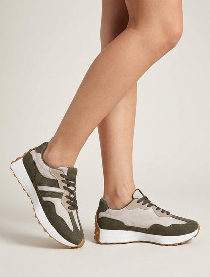 Sneakers van nubuck-effect met contrasterende strepen - Kaki