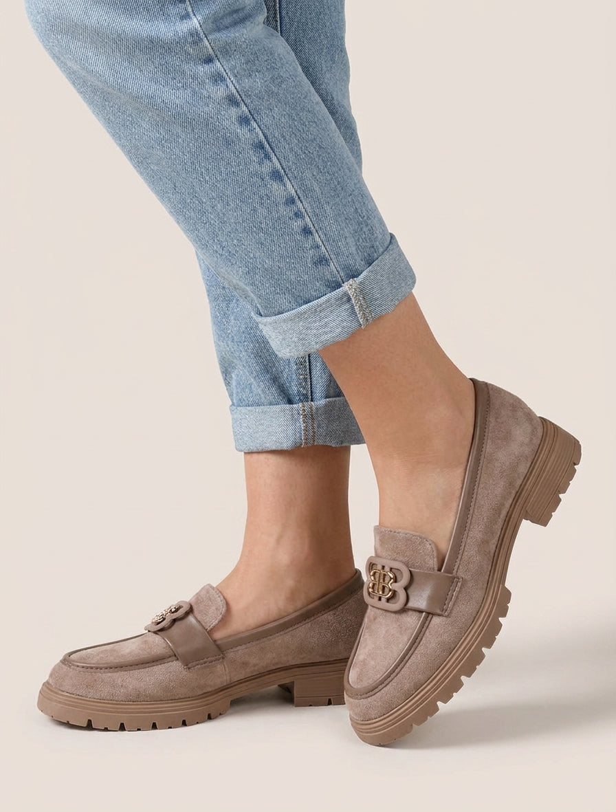 Mocassins en suédine à boucle décorative - Taupe