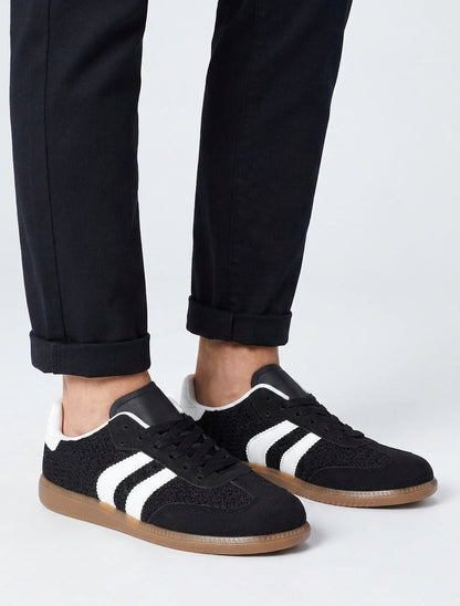 Meshsneakers met contrasterende strepen - Zwart
