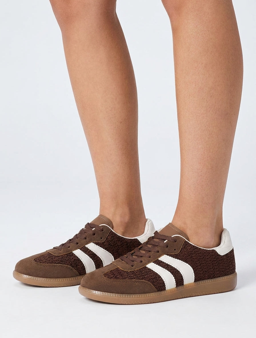 Meshsneakers met contrasterende strepen - Bruin